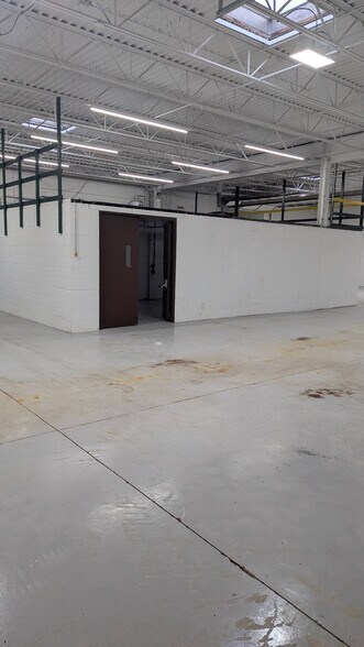 More Photos Of 3659-3679 Lost Nation Rd, Willoughby Warehouse For Lease