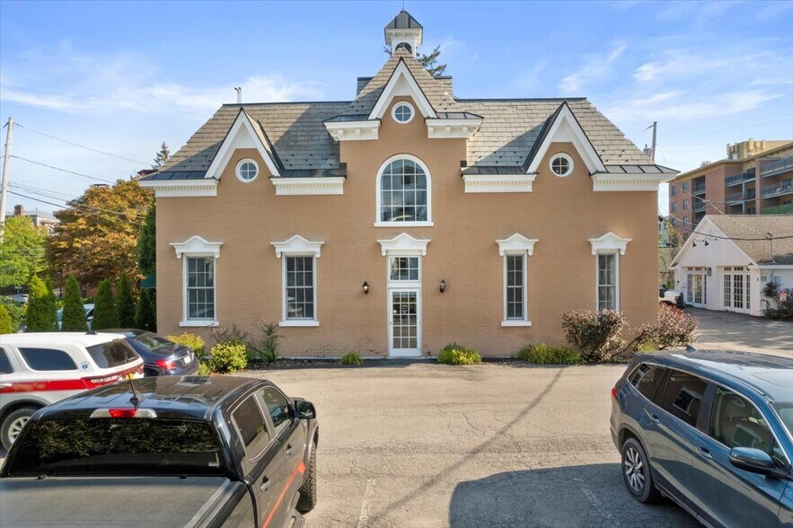 More Photos Of 6 Butler Pl, Saratoga Springs Office For Lease