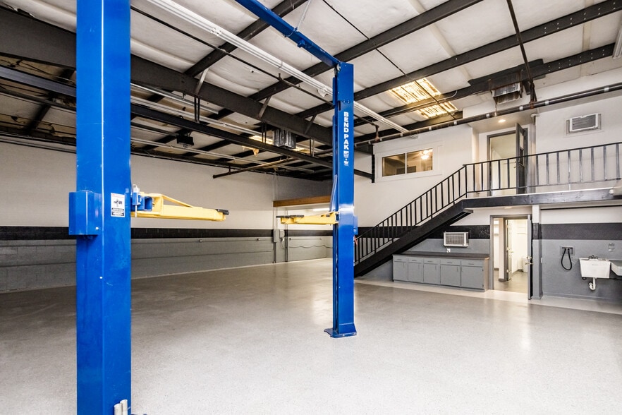 More Photos Of 1600 Acoma Blvd W, Lake Havasu City Service For Sale