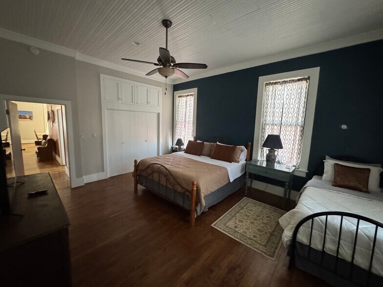 More Photos Of 1124 18th St, Hondo Office For Sale