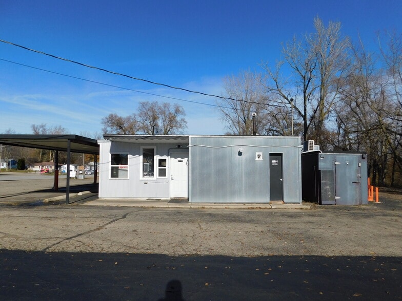 More Photos Of 606 N Jefferson St, Silver Lake General Retail For Sale