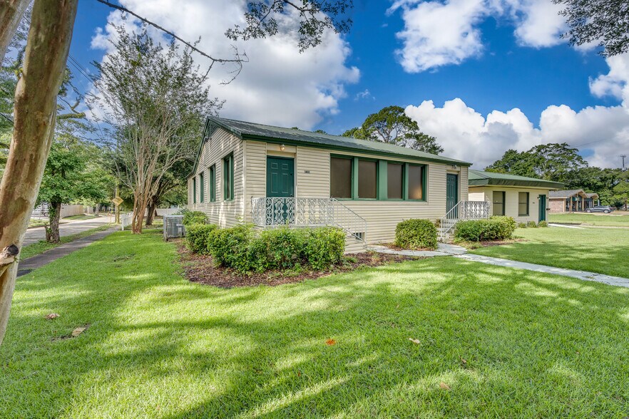 More Photos Of 1401 Spring Hill Ave, Mobile Medical For Sale