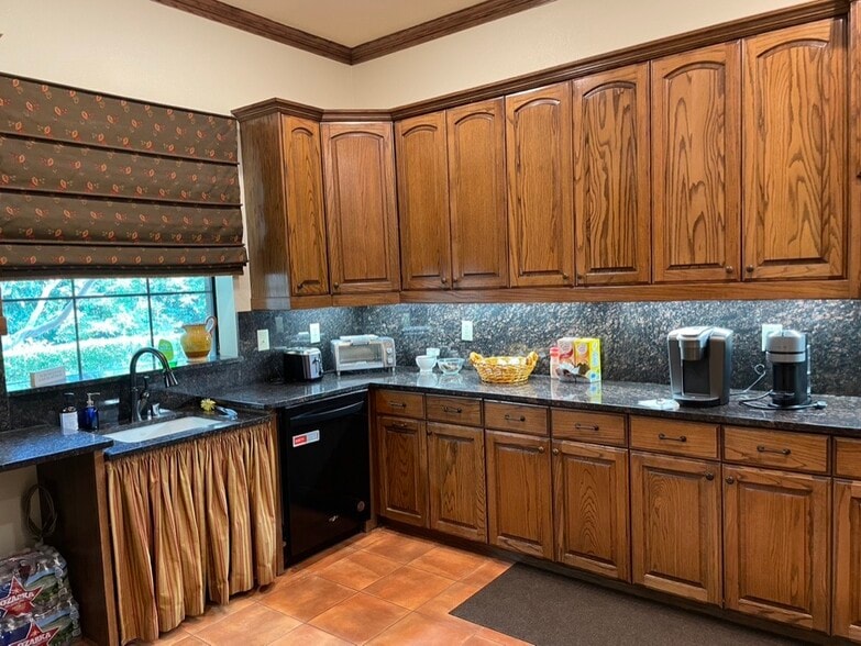 More Photos Of 6190 Virginia Pky, McKinney Medical For Lease