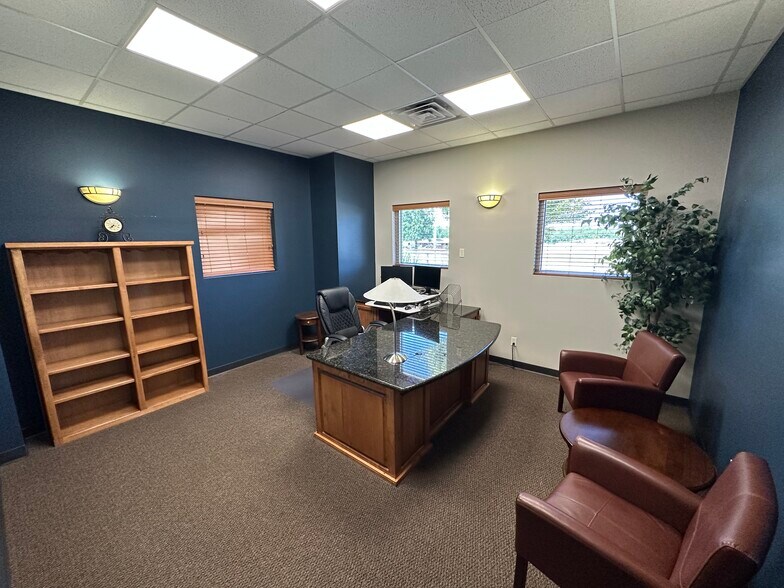 More Photos Of 4600 W Kearney St, Springfield Office For Lease