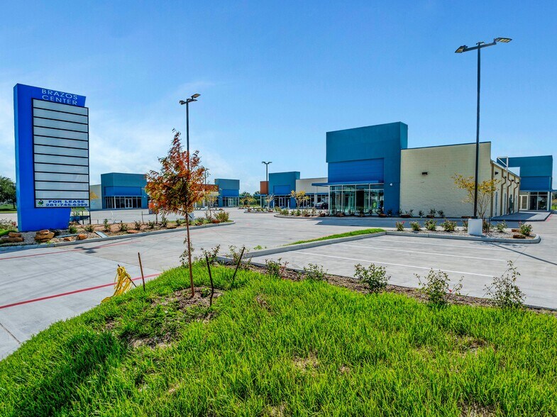 More Photos Of 1821 BF Terry Blvd, Rosenberg Freestanding For Lease