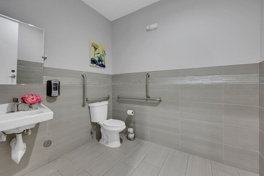 More Photos Of 375 N Stephanie St, Henderson Medical For Sale