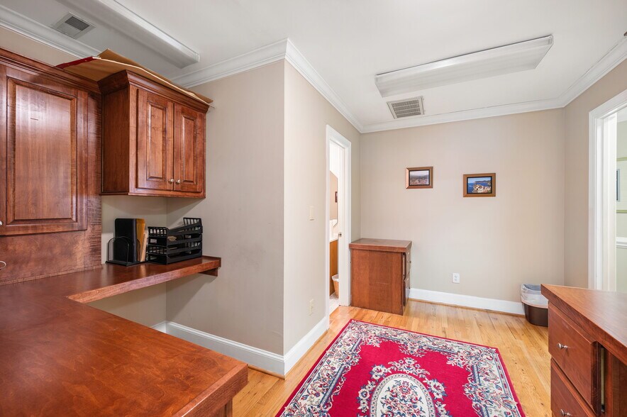 More Photos Of 4728 Park Rd, Charlotte Coworking Space