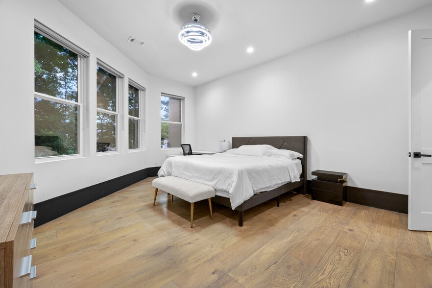 More Photos Of 2401 Greenglade Rd NE, Atlanta Specialty For Sale