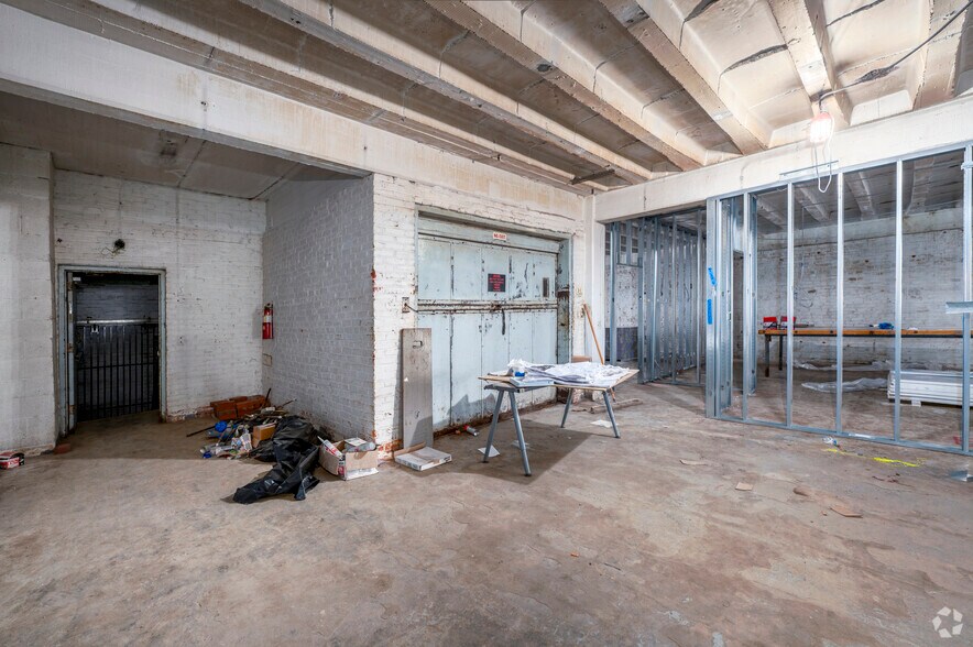 More Photos Of 2240 25th Pl NE, Washington Warehouse For Sale