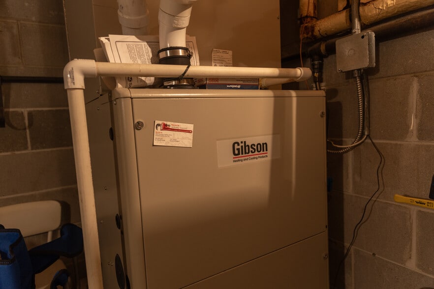 More Photos Of 381 H St, Hampton Religious Facility For Sale