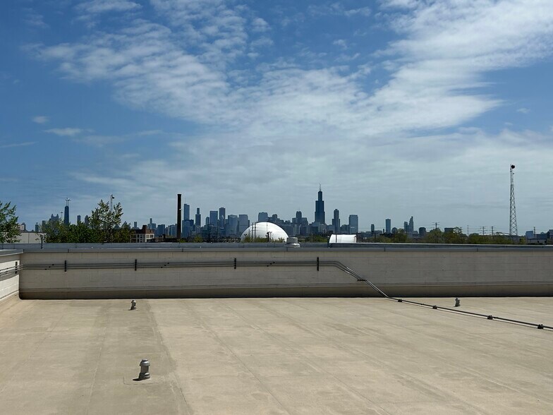 More Photos Of 625 N Sacramento Blvd, Chicago Warehouse For Lease
