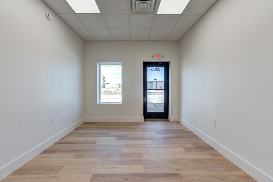 More Photos Of 3205 118th St, Lubbock Distribution For Sale