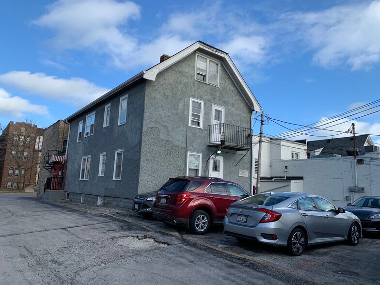 More Photos Of 4425-4429 N Oakland Ave, Shorewood Storefront Retail Residential For Sale