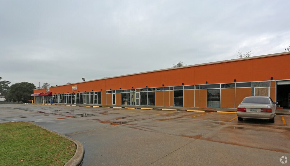 More Photos Of 804 Gladstell Rd, Conroe Freestanding For Lease