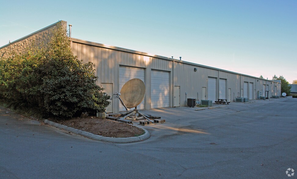 More Photos Of 1600 Downtown West Blvd, Knoxville Research And Development For Lease