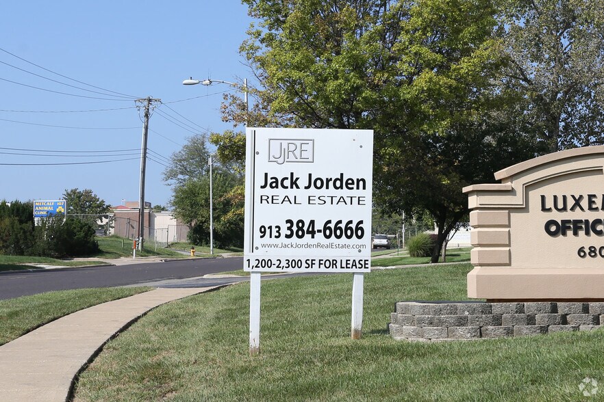 More Photos Of 6800 W 107th St, Overland Park Office For Lease