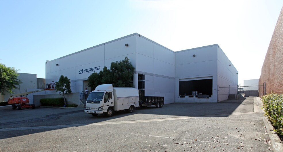 More Photos Of 3014 Tanager Ave, Commerce Warehouse For Lease