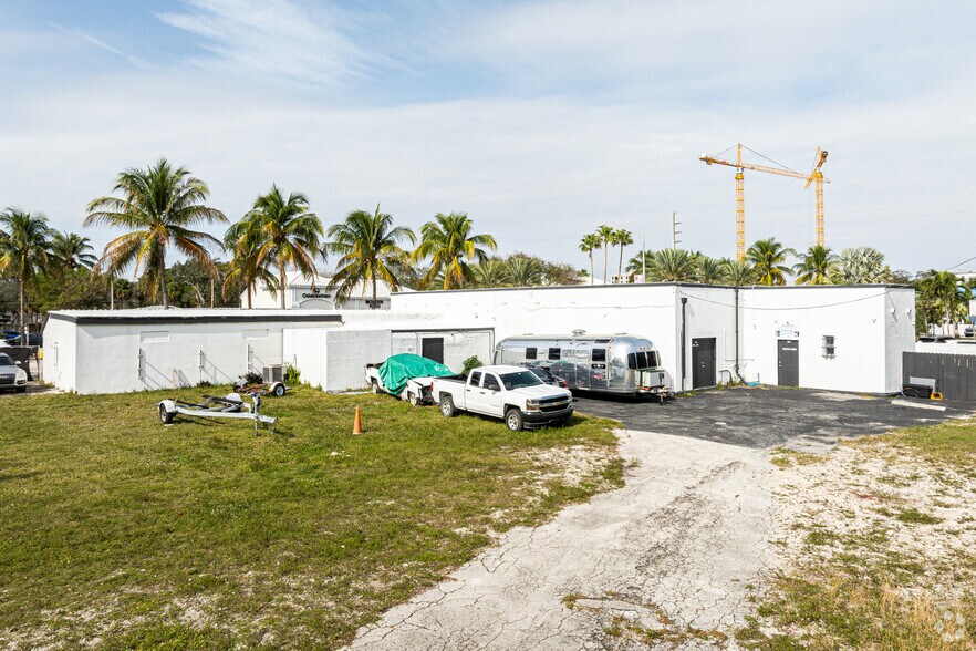 More Photos Of 249 S Federal Hwy, Dania Storefront Retail Office For Sale