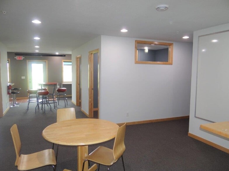 More Photos Of 801-809 Meander Ct, Medina Loft Creative Space For Lease