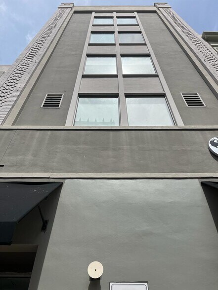 More Photos Of 39 NE 1st Ave, Miami Storefront Retail Office For Lease