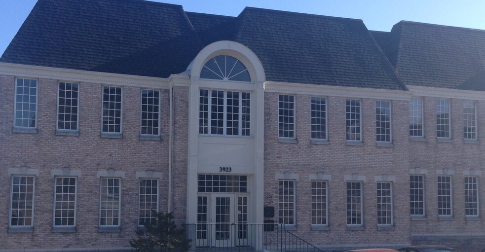 More Photos Of 3923 Blenheim Blvd, Fairfax Medical For Sale