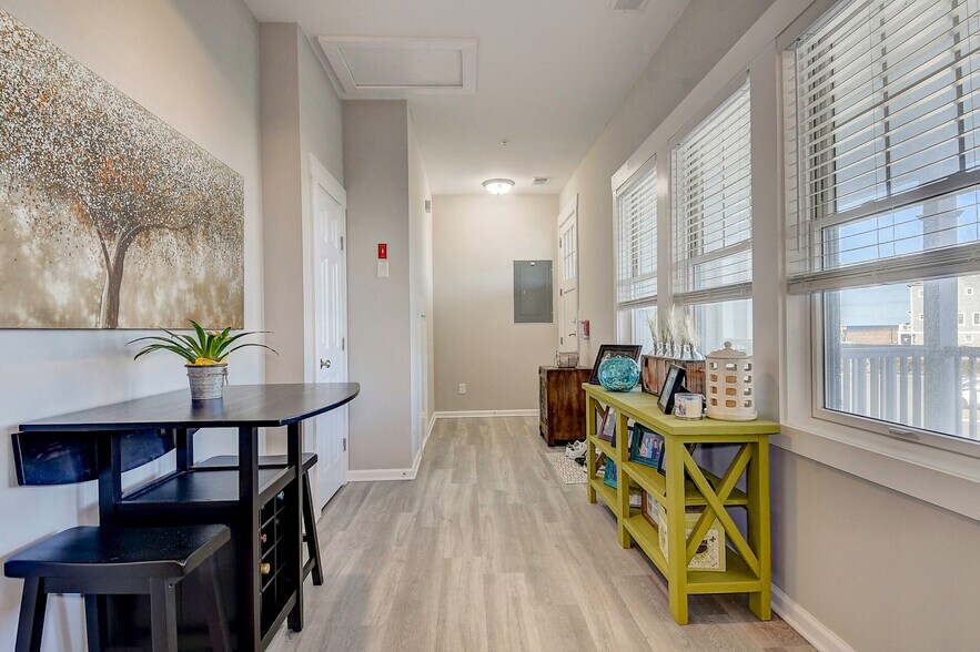 More Photos Of 9650 Shore Dr, Norfolk Veterinarian Kennel For Sale