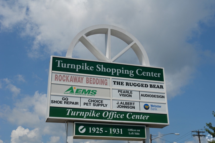 More Photos Of 1901-2009 Black Rock Tpke, Fairfield Unknown For Lease