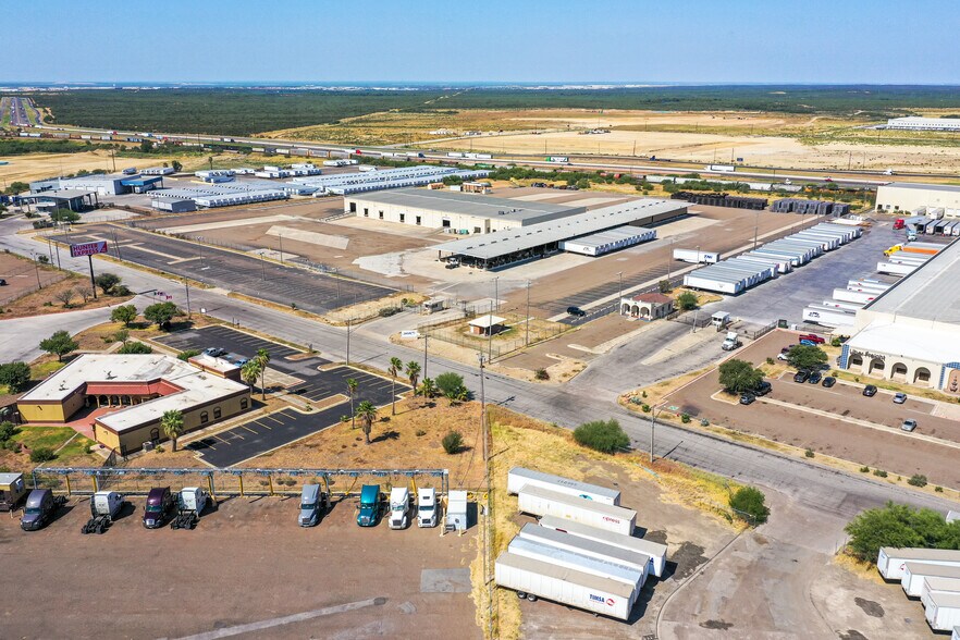 More Photos Of 13145 S Unitec Dr, Laredo Truck Terminal For Lease