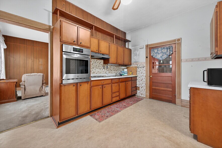 More Photos Of 222 W Saint Louis St, Pacific Office For Sale