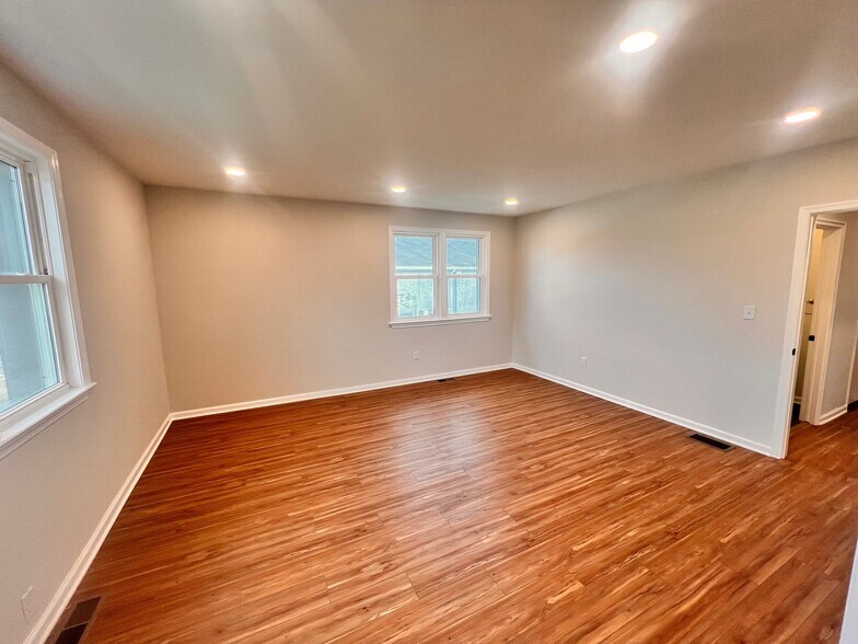 More Photos Of 2111 Ogletown Rd, Newark Warehouse For Sale