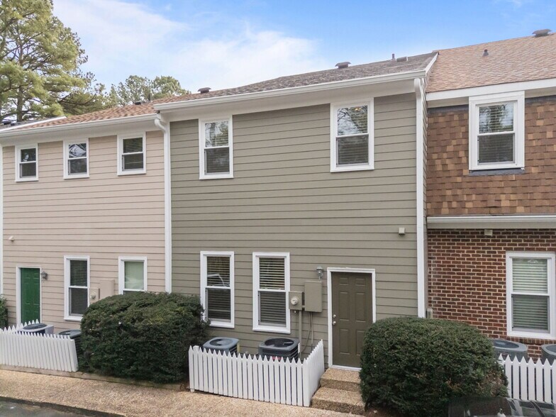 More Photos Of 124-134 Wind Chime Ct, Raleigh Office For Lease