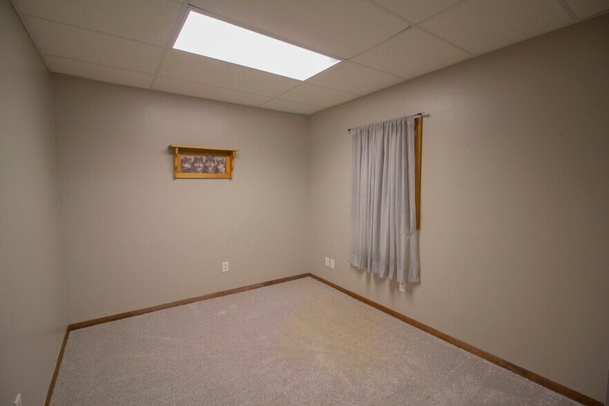 More Photos Of 32251 E Red Arrow Hwy, Paw Paw Veterinarian Kennel For Sale