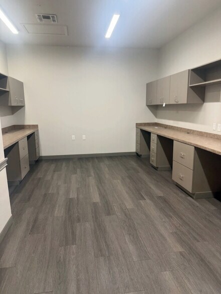 More Photos Of 1611 N Belt Line Rd, Mesquite Medical For Lease