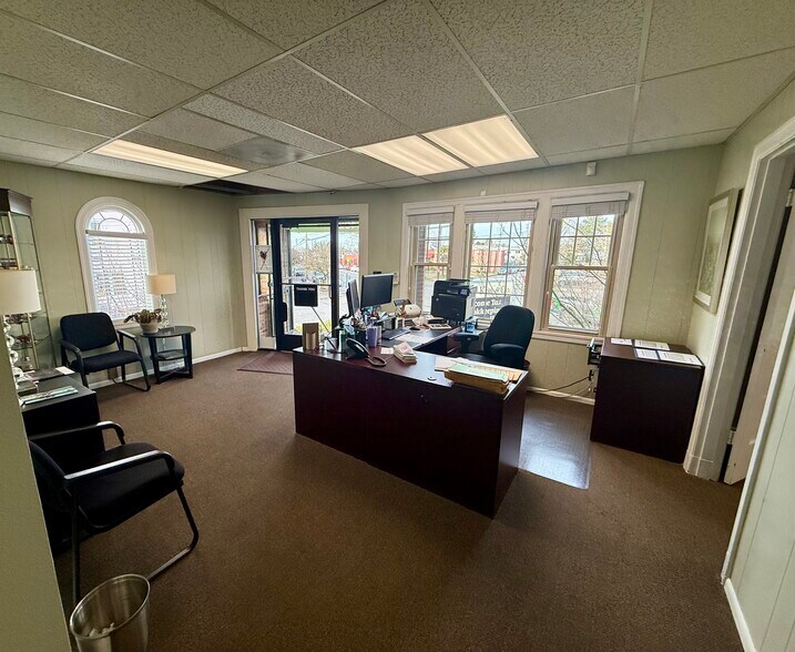 More Photos Of 5402 SE Foster Rd, Portland Office For Sale