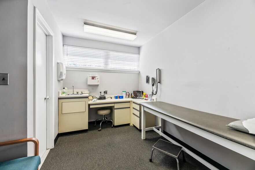 More Photos Of 123 Dunhams Corner Rd, East Brunswick Medical For Sale