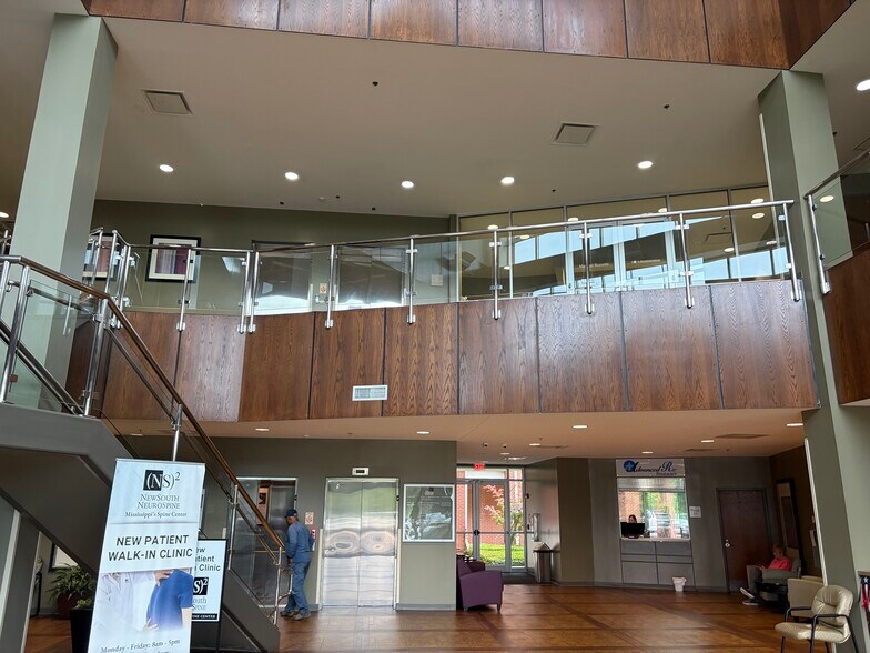 More Photos Of 2470 Flowood Dr, Flowood Medical For Lease