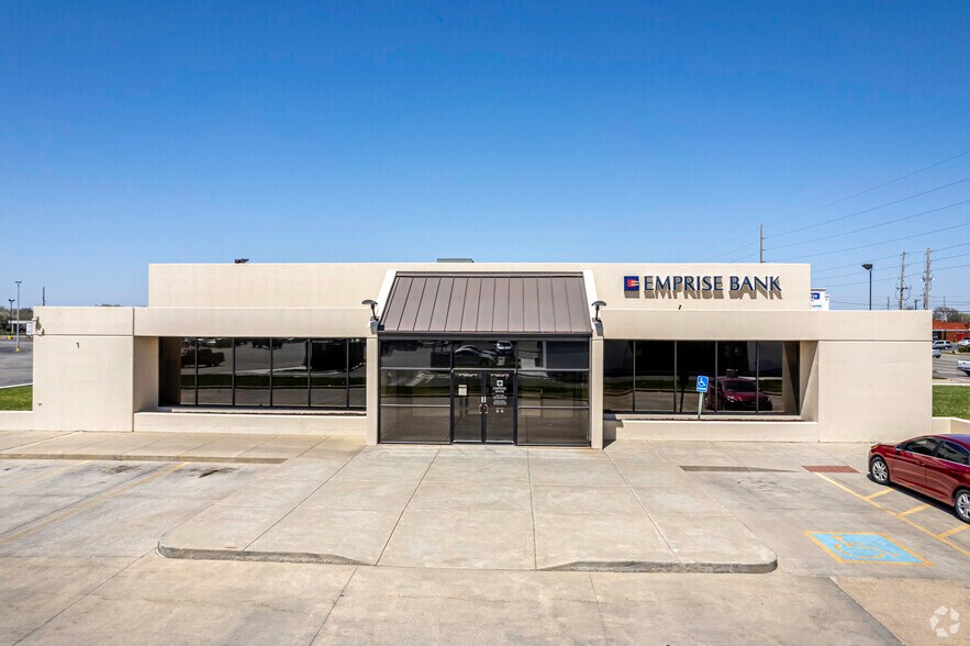 More Photos Of 2401-2565 S Seneca St, Wichita General Retail For Sale
