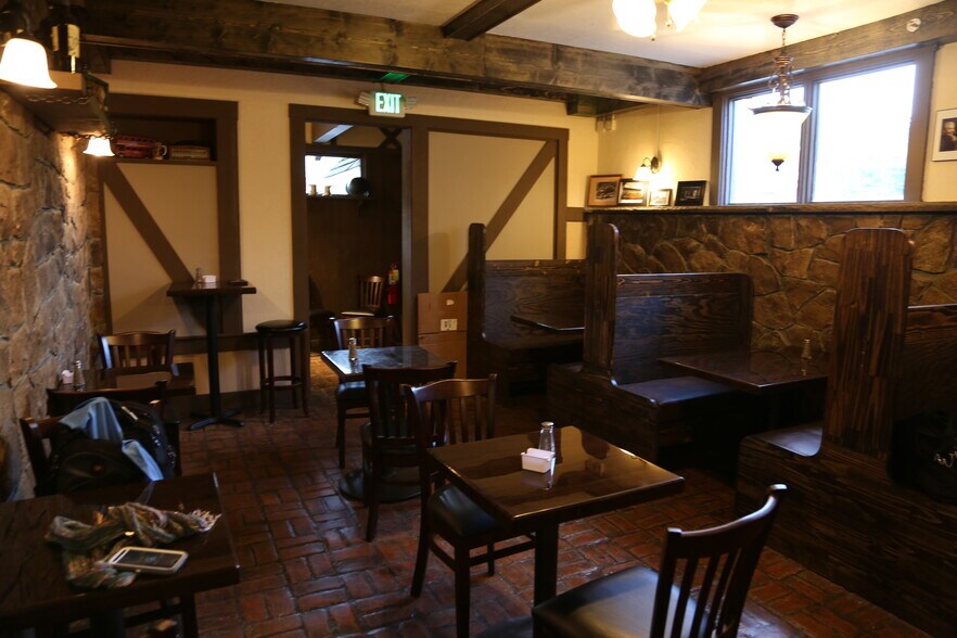 More Photos Of 136 Darrows Ln, Cresaptown Restaurant For Sale