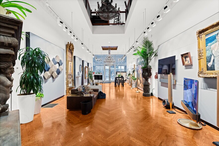 More Photos Of 6 W 4th St, Cincinnati Storefront Retail Office For Sale