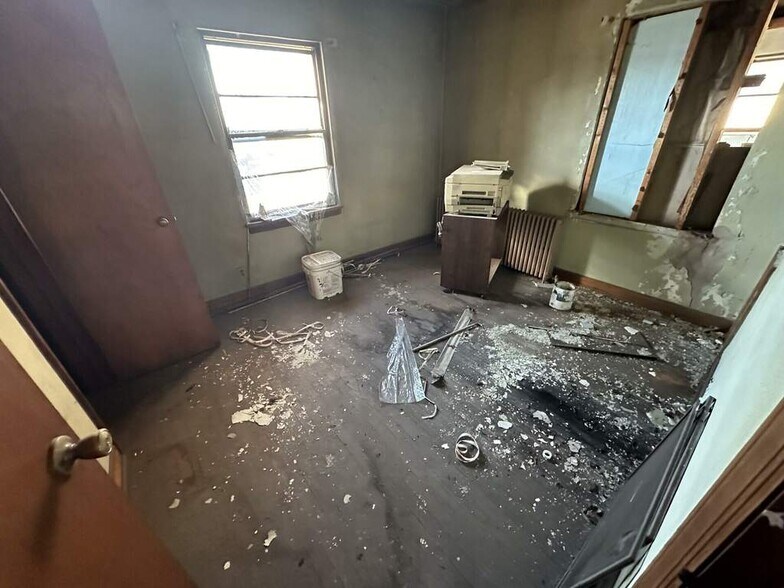 More Photos Of 5440 W Ridge Rd, Gary Light Distribution For Sale