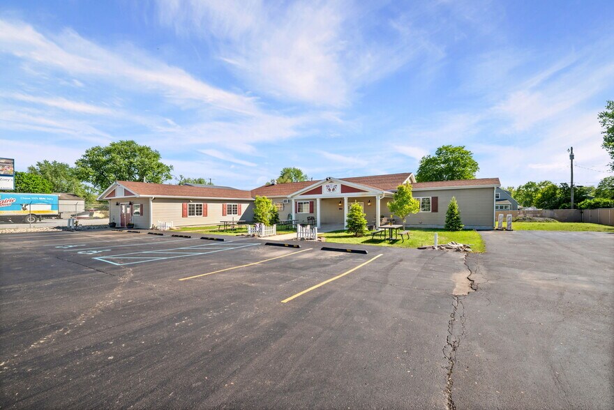 More Photos Of 12150 N US Highway 421, Monticello General Retail For Sale