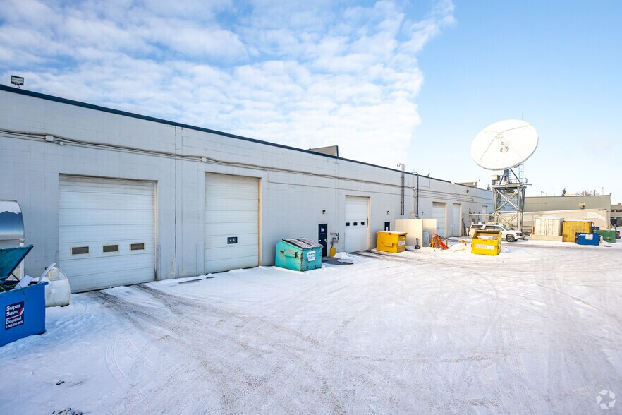 More Photos Of 11503-11571 160 St NW, Edmonton Flex For Lease