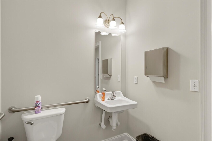 More Photos Of 2565 Barrington Cir, Tallahassee Office For Sale