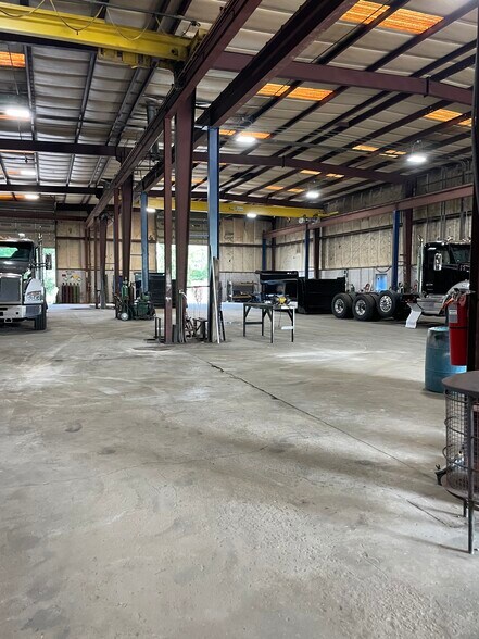 More Photos Of 300 Planters Dr, Columbia Service For Lease