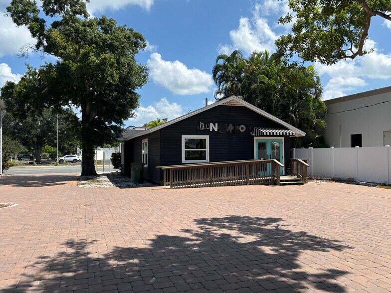 More Photos Of 2419 Manatee Ave, Bradenton Freestanding For Sale