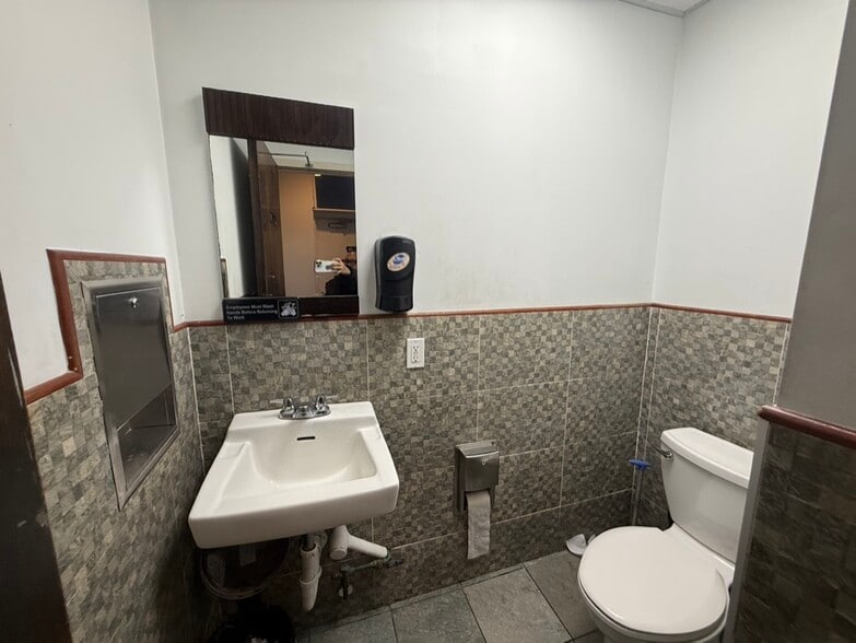 More Photos Of 243 Main St, Fort Lee Storefront For Lease