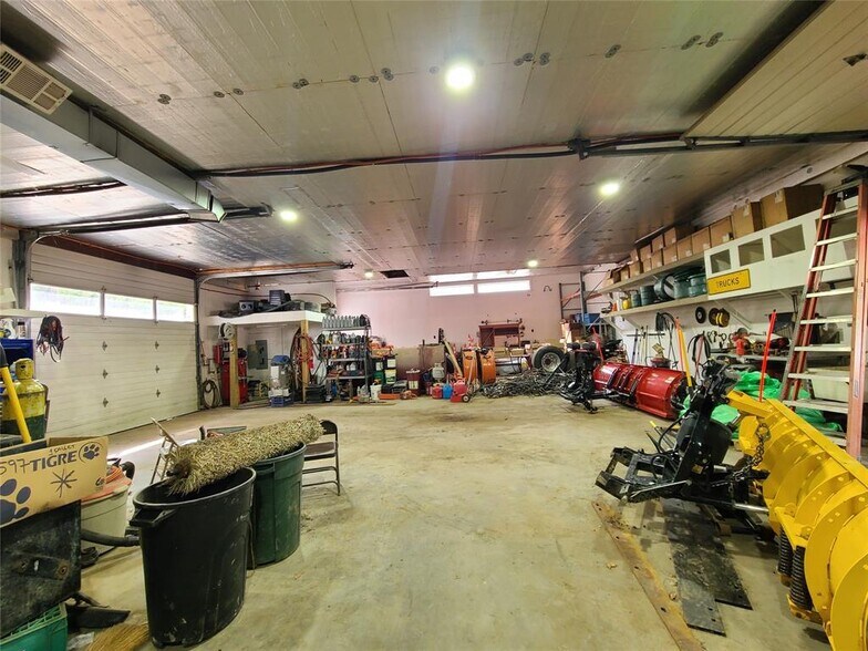 More Photos Of 26 Hook Rd, Sparrow Bush Distribution For Sale