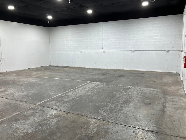 More Photos Of 5226 Commerce Dr, Salt Lake City Flex For Lease