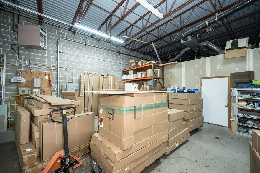 More Photos Of 3444 N Lindbergh Blvd, Saint Ann General Retail For Sale