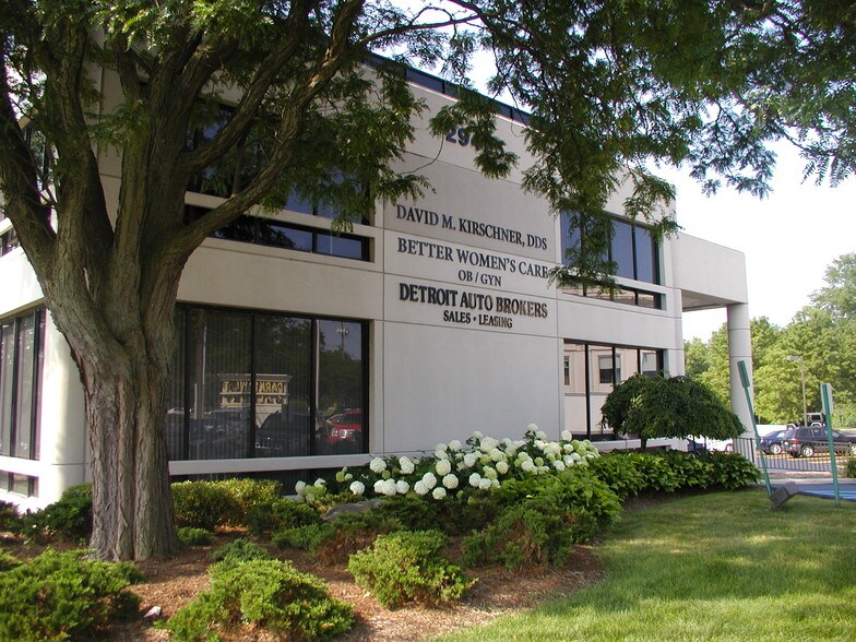 More Photos Of 29355 Northwestern Hwy, Southfield Unknown For Lease